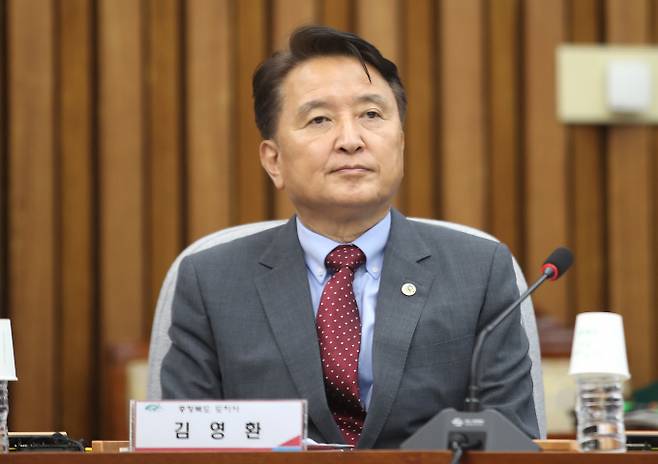 김영환 충북도지사가 오송 지하차도 참사 늑장 대처로 비판을 받자 최고 책임자로서 무성의한 항변을 내놓았다. 사진은 지난 6월26일 서울 여의도 국회에서 열린 국민의힘·대전·세종·충북·충남 지역민생 예산정책협의회에 참석한 김영환 충북도지사. /사진=뉴스1