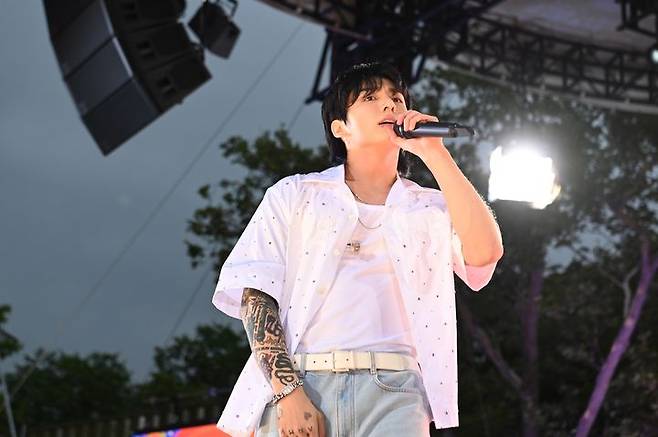 [서울=뉴시스] 방탄소년단 정국 '미국 GMA 2023 Summer Concert Series' 현장. 2023.07.14. (사진 = 빅히트 뮤직 제공) photo@newsis.com *재판매 및 DB 금지