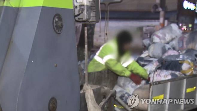 쓰레기 수거  [연합뉴스TV 제공]