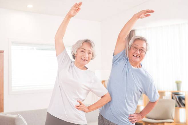 운동은 나이가 들어서도 건강과 활동성을 유지하는데 큰 도움이 된다. [사진=클립아트코리아]
