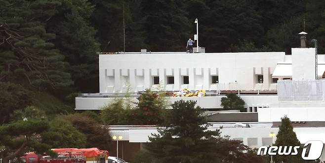 2일 서울 용산구 한남동 옛 외교부장관 공관에서 대통령 관저 공사가 한창 진행되고 있다.. (대통령실사진기자단) 2022.8.2/뉴스1 ⓒ News1 오대일 기자