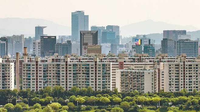 최근 재건축 속도를 높이고 있는 서울 강남구 압구정 아파트지구. 뉴스1