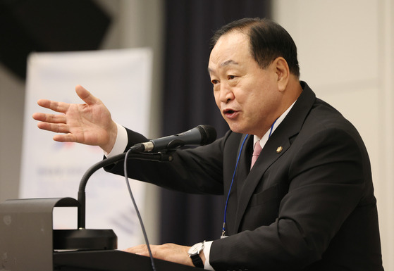 People Power Party Rep. Han Ki-ho at a conference on July 10 in Seoul. Han had been falsely accused of flexing his political powers to prevent the news media from covering the suicide of school teacher. Han plans to file a lawsuit of the person who posted such lies. [YONHAP]