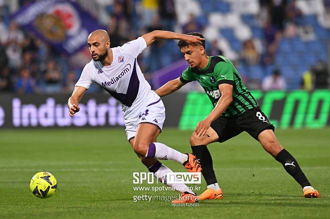 ▲ 피오렌티나 미드필더 소피앙 암라바트를 향한 맨체스터 유나이티드의 구애가 뜨겁다.