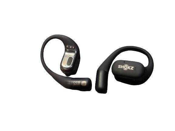 샥즈의 오픈 이어 무선이어폰 ‘오픈핏’. 이영기 기자.