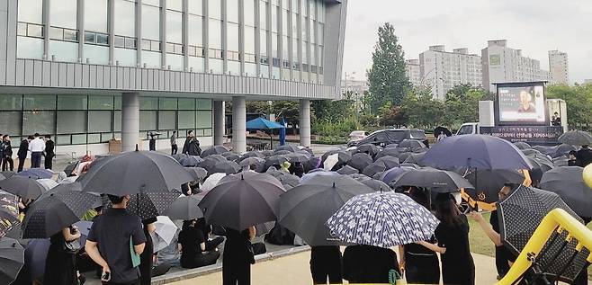 추모제 참석한 교사들 (전주=연합뉴스) 김진방 기자