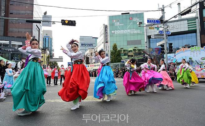 2022년 가장행렬 장면.[사진=진주시]