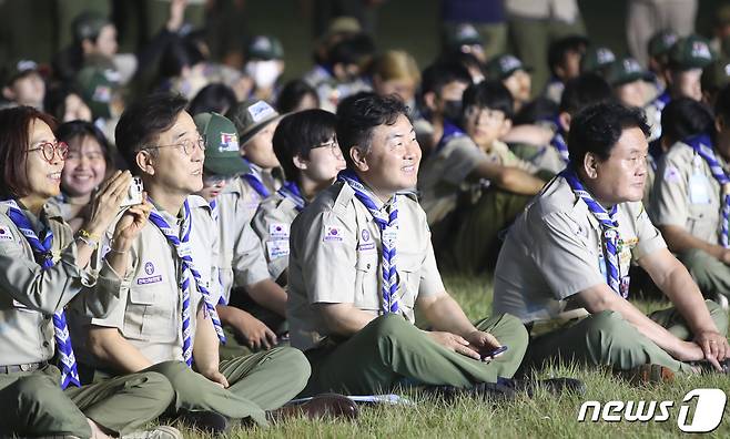 지난 6월17일 열린 새만금 세계잼버리 미니잼버리에 김윤덕 공동 조직위원장과 김관영 전북도지사(왼쪽 두번째부터) 등이 참석한 모습.(전북도 제공)/뉴스1