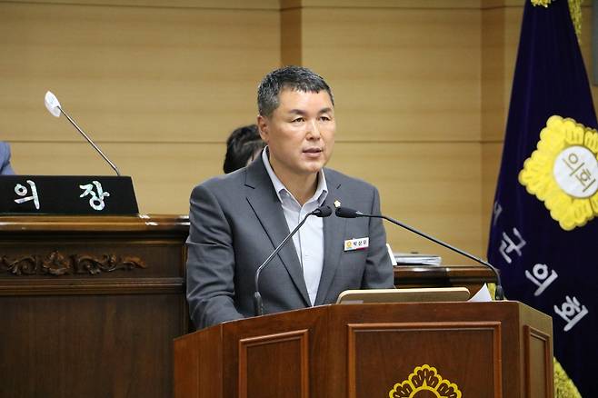 박상우 부여군의원이 24일 열린 임시회에서 '금강 준설' 관련 5분 발언을 하고 있다.(부여군의회 제공)/뉴스1