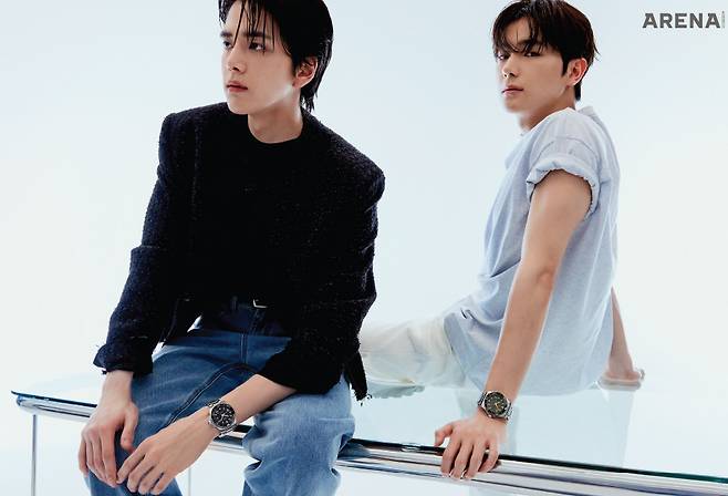 (왼쪽부터) 41mm 스테인리스 스틸 및 세라믹 케이스, 스테인리스 스틸 브레이슬릿, 오토매틱, L844 칼리버, 시, 분, 초 및 날짜 표시, 24시간 타임 존, 30bar 방수 기능의 론진 하이드로콘퀘스트 GMT 블랙·그린 각각 3백80만원 모두 론진 제품.  (왼쪽부터) 트위드재킷 크러쉬 어게인, 이너 톱·팬츠·슈즈·벨트 모두 스타일리스트 소장품. 티셔츠 51퍼센트, 팬츠 호이테 제품.