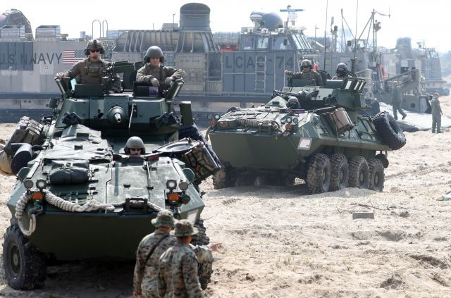 지난 3월 경북 포항 훈련장에서 한·미 해군·해병대 장병이 ‘23 쌍용훈련, 결정적 행동’ 훈련을 실시하고 있다. 연합뉴스