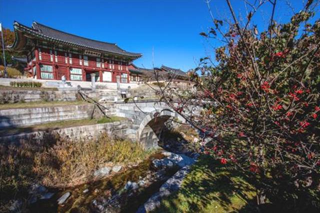 ▲건봉사는 한때 전국 4대 사찰 중 한 곳으로, 설악산 신흥사, 백담사 등 9개 말사를 거느렸으나 한국전쟁 중 치열한 전투가 이 일대에서 벌어지면서 완전히 폐허가 되었었다.Ⓒ고성군