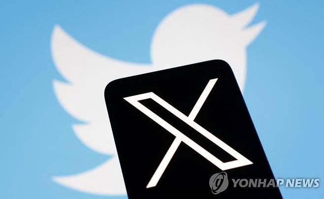 트위터 상징 '파랑새' 사라져…알파벳 'X'로 대체 [로이터=연합뉴스]