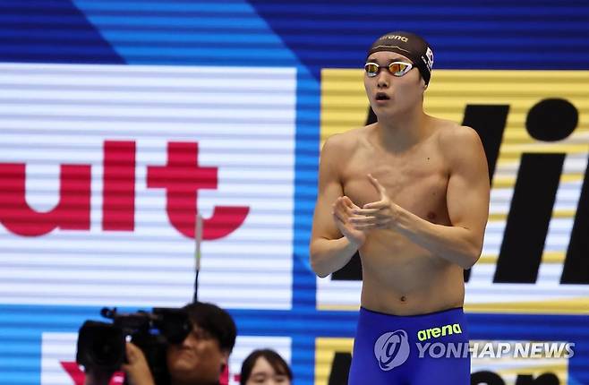 김우민, 자유형 800ｍ 한국 신기록 (후쿠오카=연합뉴스) 윤동진 기자 = 김우민이 25일 일본 후쿠오카 마린 메세 후쿠오카홀에서 열린 2023 세계수영선수권 남자 자유형 800m 예선에서 출발 준비를 하고 있다. 2023.7.25 mon@yna.co.kr