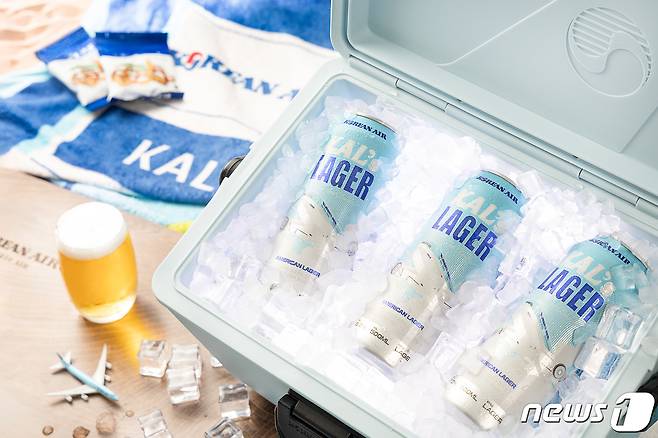 무더운 여름 휴가철을 맞아 대한항공이 수제 맥주 ‘칼스라거(KAL’s Lager)’를 선보인다고 26일 밝혔다. (대한항공 제공) 2023.7.26/뉴스1