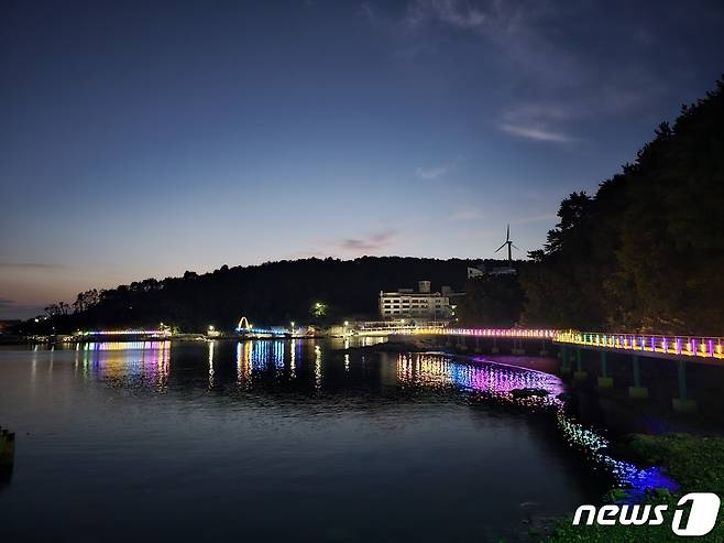 사천 남일대 해수욕장 해안산책로(사천시 제공).