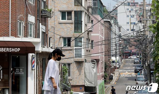 역전세 문제로 어려움을 겪는 세입자들의 어려움 해소를 위해 내일(27일)부터 전세보증금 반환목적 대출규제가 오는 2024년 7월 31일까지 1년간 한시적으로 완화 적용된다. 2023.7.20/뉴스1 ⓒ News1 장수영 기자