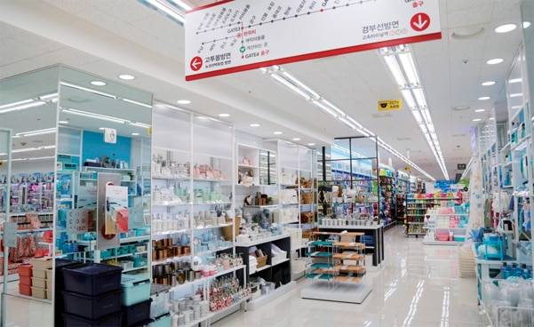 다이소 강남고속버스터미널점. 규모 2145㎡(650평)로 서울에서 가장 크다. /조선DB