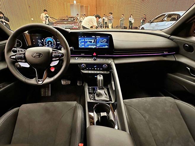 더 뉴 아반떼 N 실내 / 출처=IT동아