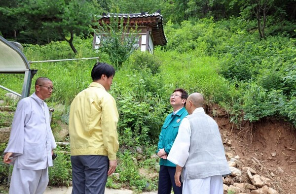 집중 호우 피해 현장점검 중인 박보균 믄체부 장관..사진=문체부