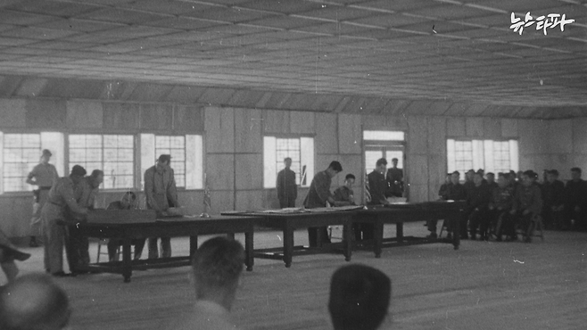 1953년 7월 27일, 판문점에서 정전협정 조인식이 열렸다.&nbsp;