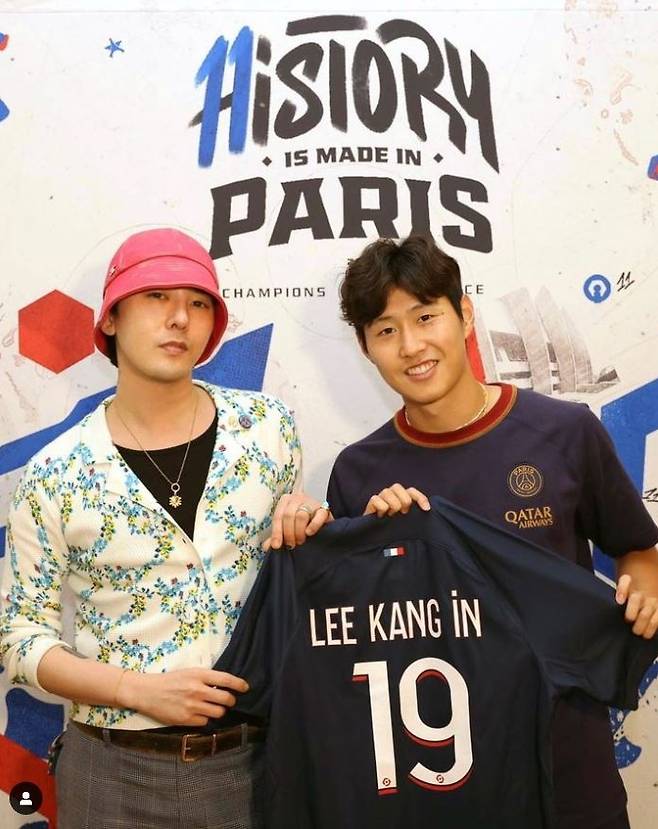 이강인(오른쪽)과 그룹 빅뱅 지드래곤. 출처 | psg 채널