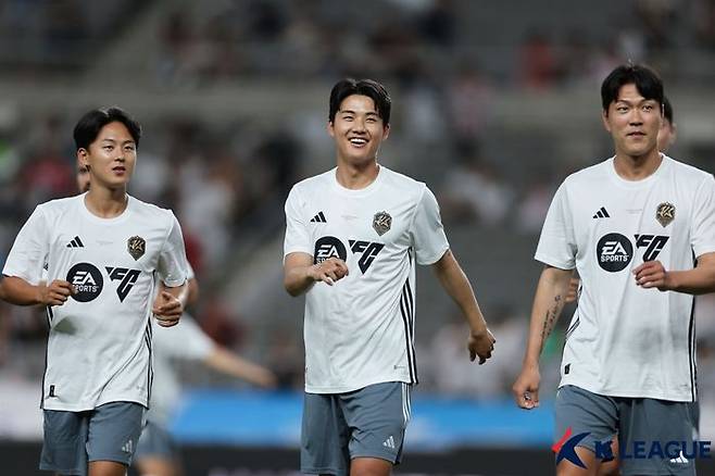 아틀레티코 마드리드와 친선 경기에 선발로 나서는 이승우, 설영우, 김영권. ⓒ 한국프로축구연맹