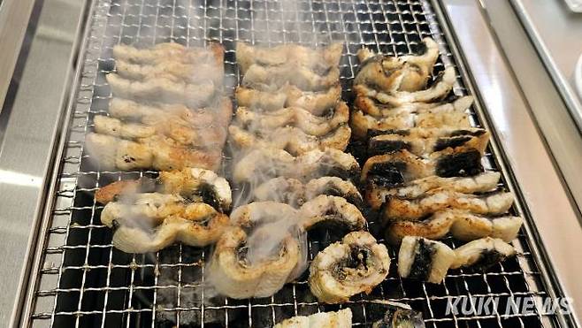 노릇노릇 익은 장어.