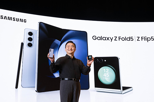 Roh Tae-moon, president and head of the company’s mobile experience (MX) division, is unveiling Galaxy Z Flip 5 and Galaxy Z Fold 5 at the Galaxy Unpacked event held at COEX in Seoul on July 26. [Courtesy of Samsung Electronics]