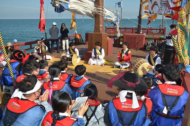 조선통신사선 출항공연. (사진=문화재청 제공) photo@newsis.com *재판매 및 DB 금지