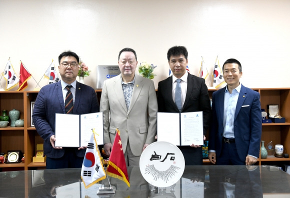 백석대는 27일 교내에서 중국 베이징궈우슝띠지퇀(북경국무형제그룹)과 태권도 보급을 위한 산학협력 협정을 체결했다. 백석대 제공