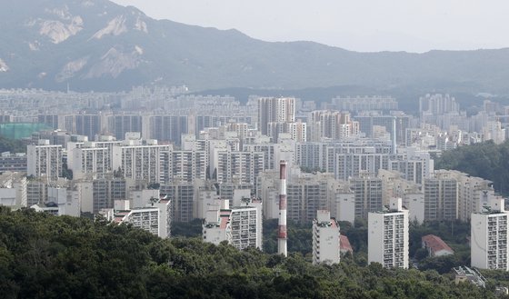 서울 강북구 북서울꿈의숲에서 바라본 노원구 아파트단지 모습. 뉴스1