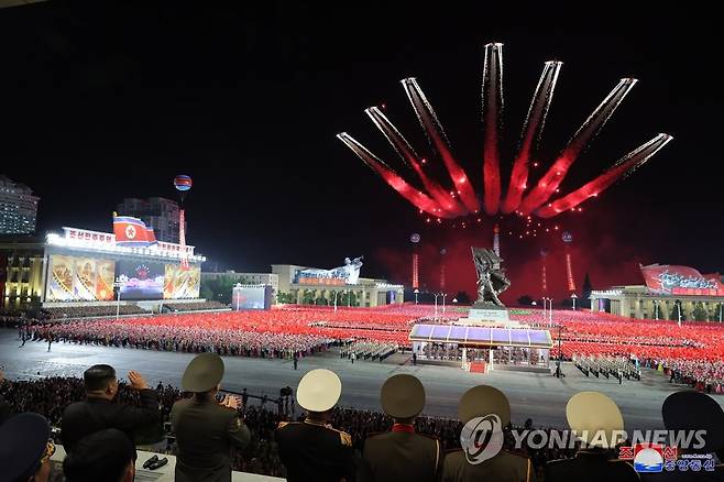 북한, '전승절 70주년' 야간 열병식 개최 (평양 조선중앙통신=연합뉴스) 북한이 '전승절'(6ㆍ25전쟁 정전협정기념일) 70주년인 지난 27일 저녁 평양 김일성광장에서 열병식을 개최했다고 조선중앙통신이 28일 보도했다. 2023.7.28 
    [국내에서만 사용가능. 재배포 금지. For Use Only in the Republic of Korea. No Redistribution] nkphoto@yna.co.kr