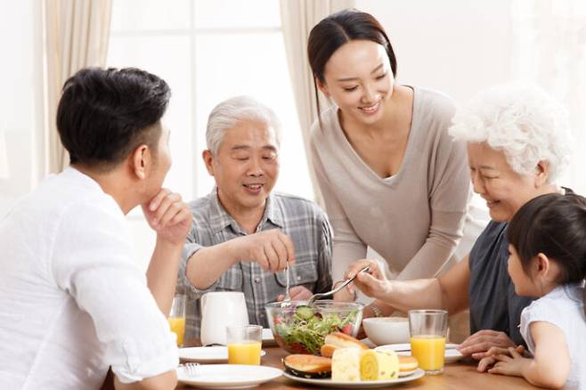 건강하게 장수하기 위해서는 단백질을 균형있게 섭취하는 게 중요한 것으로 나타났다. [사진=게티이미지뱅크]