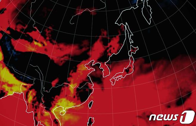 장마 직후 찾아온 찜통더위와 열대야가 다음 주에도 이어지겠다. 사진은 세계 기상 정보 비주얼 맵인 어스널스쿨로 확인한 이날 오후 4시 한반도 주변 기온과 불쾌지수가 붉게 표시되고 있다. (어스널스쿨 캡처)2023.7.28/뉴스1