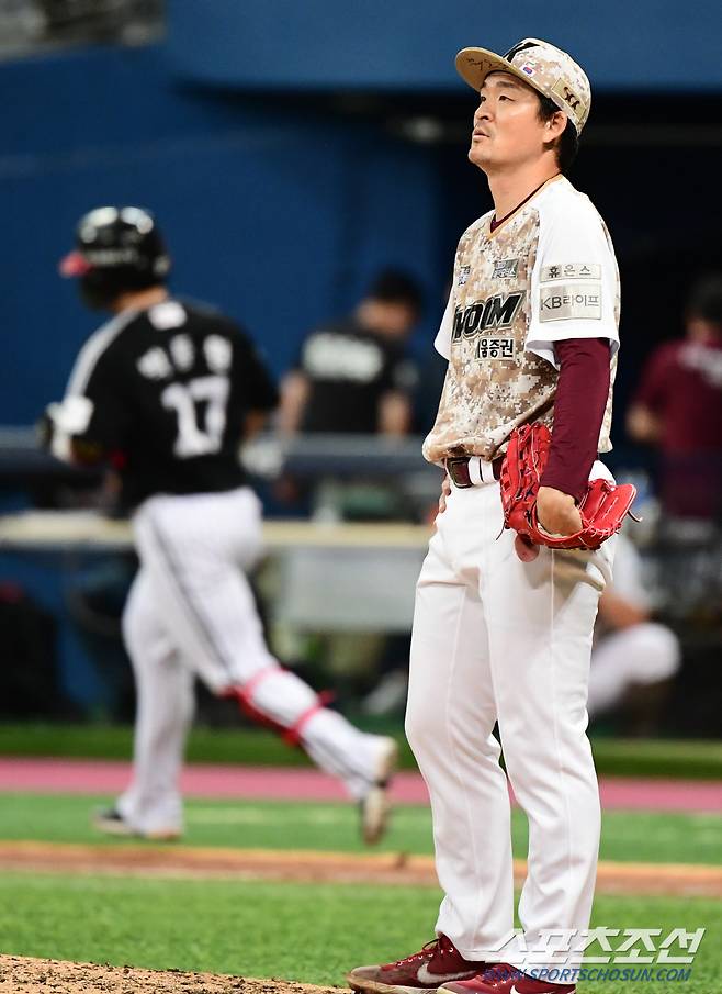 2023 KBO리그 LG트윈스와 키움히어로즈의 경기가 7일 고척스카이돔에서 열렸다. 키움 원종현이 8회초 LG 박동에게 동점 투런포를 허용하고 있다. 고척=최문영 기자deer@sportschosun.com /2023.06.07/