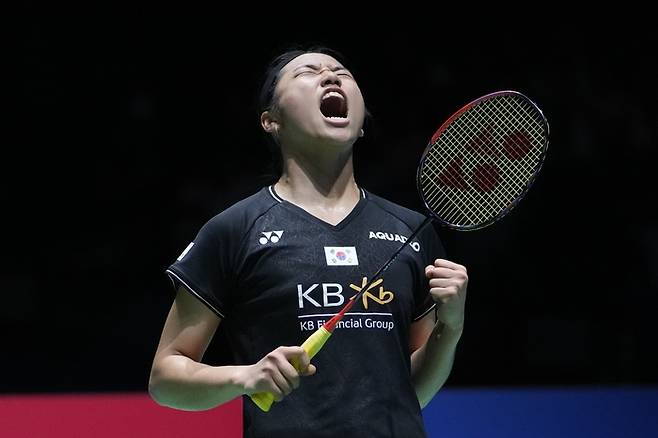 안세영의 시그너처 우승 세리머니. 도쿄|AP 연합뉴스