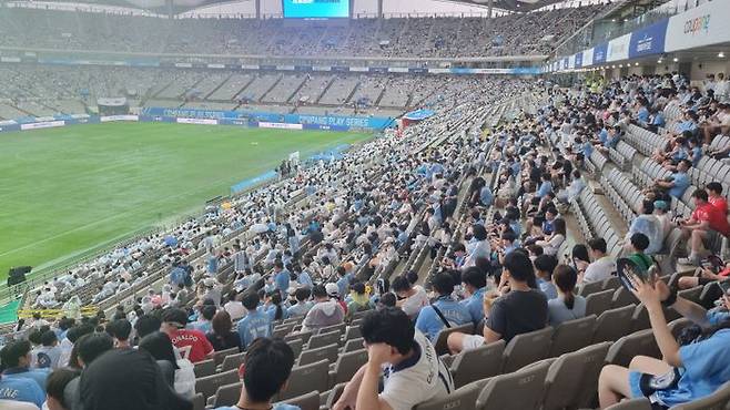 폭우가 쏟아지고 있는 서울 월드컵경기장. ⓒ 데일리안 김윤일 기자