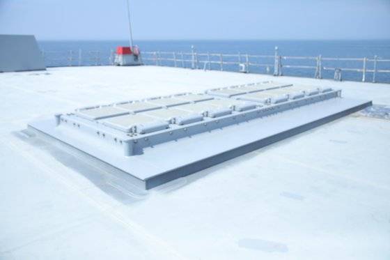 정조대왕함의 수직발사관(VLS). 아직 완전한 숫자로 채워지지 않았다. 함수와 함미에 모두 88개의 발사관이 마련될 계획이다. 이철재 기자