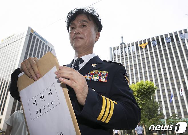 행정안전부의 경찰국 신설에 반대해 총경회의를 주도했다가 징계 처분을 받은 류삼영 총경(울산경찰청 치안지도관)이 31일 오전 서울 서대문구 경찰청 앞에서 사직 기자회견을 하고 있다.2023.7.31/뉴스1 ⓒ News1 신웅수 기자