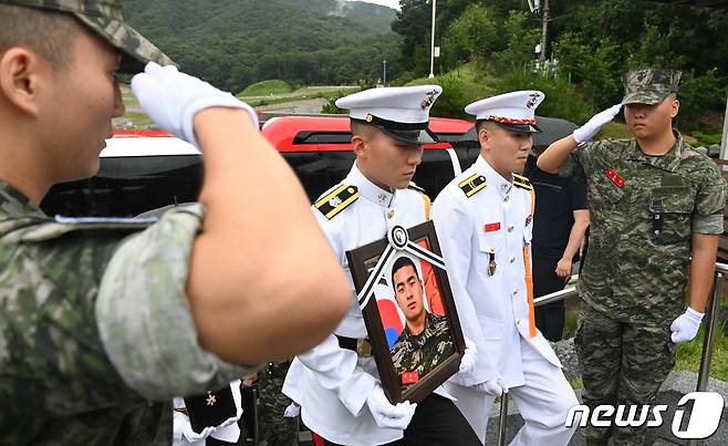 고(故) 채수근 해병대 상병 안장식이 지난 22일 국립대전현충원에서 엄되고 있다. 2023.7.22/뉴스1 ⓒ News1 김기태 기자