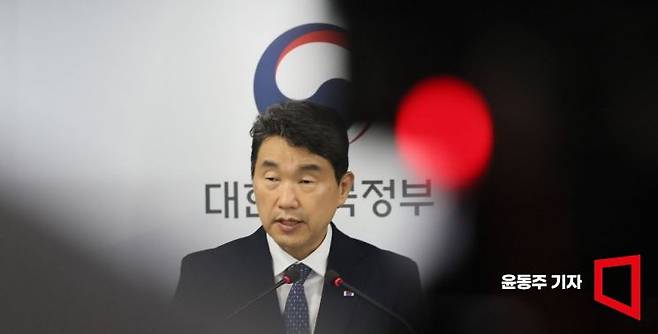 이주호 교육부 장관이 21일 서울 종로구 정부서울청사에서 교육 경쟁력 제고방안 브리핑을 하고 있다. 사진=윤동주 기자 doso7@