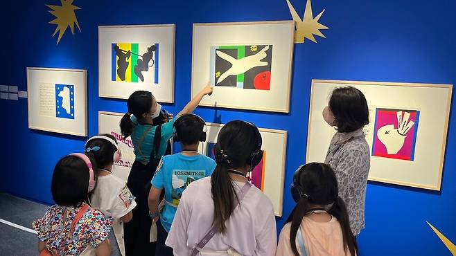 ‘앙리 마티스, 러브 앤 재즈’ 전시회에는 아이들이 작품을 감상하고 미술 활동도 할 수 있는 프로그램이 마련돼 있다. CxC아트뮤지엄 제공