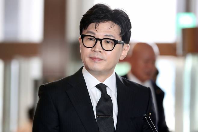 법무부가 경찰 수사종결권 축소를 담은 수사준칙 개정안을 입법 예고했다. 사진은 지난 26일 서울 여의도 국회에서 열린 법제사법위원회 전체회의에 출석하며 취재진의 질의를 받는 한동훈 법무부 장관. /사진=뉴스1