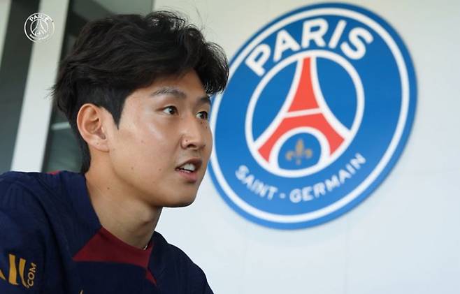 이강인이 다음달 파리 생제르맹(PSG)과 전북 현대 간의 친선전에 출전할 확률이 높다는 보도가 나왔다. 사진은 지난 12일(한국시각) PSG가 구단 공식 사회관계망서비스(SNS)를 통해 공개한 이강인의 첫 훈련 모습. (PSG 구단 영상 캡처) /사진=뉴스1