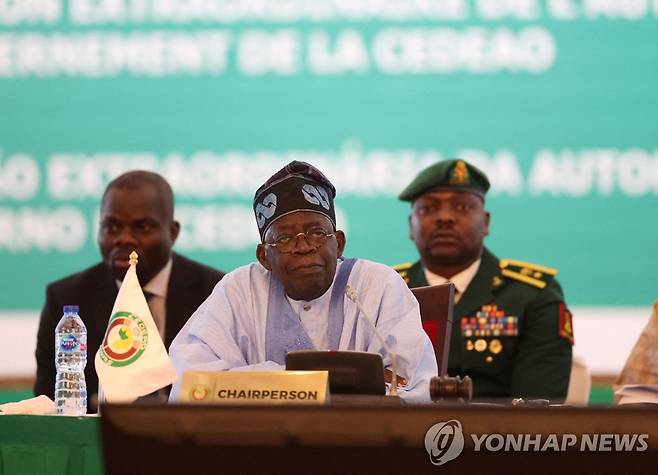 서아프리카경제공동체(ECOWAS) 의장인 볼라 티누부 나이지리아 대통령. [AFP 연합뉴스 자료사진. 재판매 및 DB 금지]