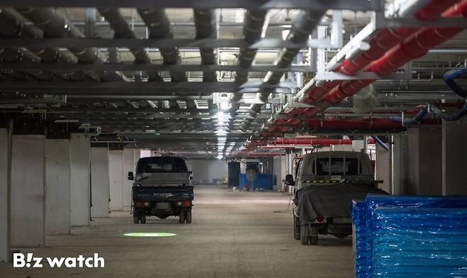 한국토지주택공사(LH)가 경기 양주시에 들어서는 양주회천A15블록 아파트단지에 보강철근이 설치돼야 하는 지하 주차장 기둥 154곳에서 모두 철근이 누락된 것으로 조사됐다고 발표했다. 사진은 1일 양주회천A15블록 공사단지의 주차장 모습./사진=이명근 기자 qwe123@