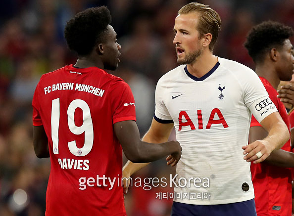 MUNICH, GERMANY - JULY 31: Alphonso Davies of FC Bayern Muenchen congratulates Harry Kane of Tottenham Hotspur for winning the Audi cup 2019 final match between Tottenham Hotspur and Bayern Muenchen at Allianz Arena on July 31, 2019 in Munich, Germany. (Photo by Alexander Hassenstein/Getty Images for AUDI)