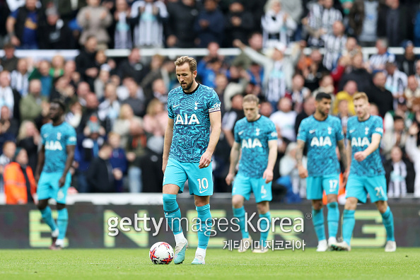 NEWCASTLE UPON TYNE, ENGLAND - APRIL 23: Harry Kane of Tottenham Hotspur looks dejected after Callum Wilson of Newcastle United (not pictured) scored the team's sixth goal during the Premier League match between Newcastle United and Tottenham Hotspur at St. James Park on April 23, 2023 in Newcastle upon Tyne, England. (Photo by Clive Brunskill/Getty Images)