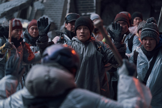 Yeong-tak, played by actor Lee Byung-hun, leads the residents of Imperial Palace Apartment against "outsiders" in "Concrete Utopia" [LOTTE ENTERTAINMENT]